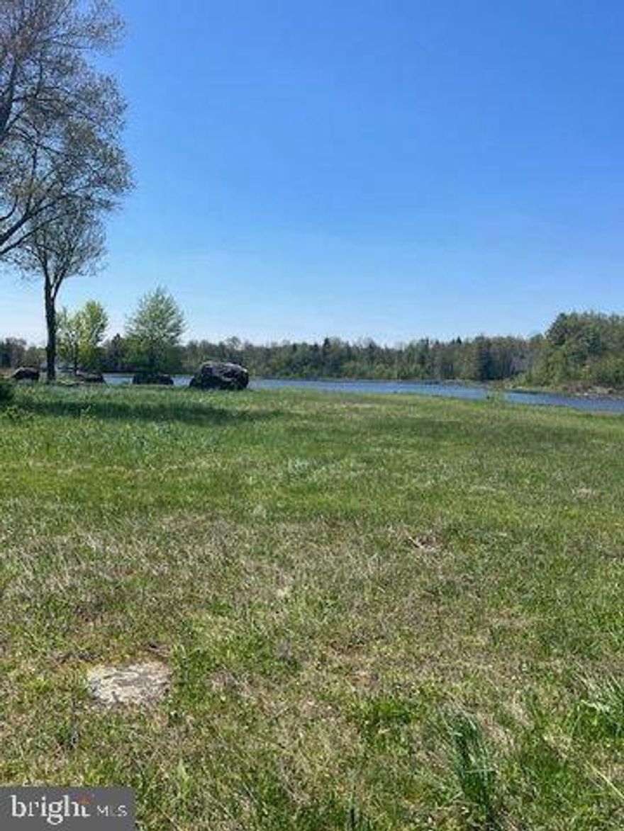 Beautiful Lakefront Lot to build your Dream Home... Area of Larger homes, with Many still under construction. Public Sewer and on site well. Don't wait to long. This may be the Building Lot for You. Any Builder of your Choice.
