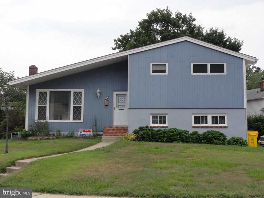 FANTASTIC VALUE!!  4-LEVEL CORNER LOT SPLIT WITH GARAGE, VINYL SIDING, CAC, ARCHITECTURAL SHINGLE ROOF AND MORE!  NEEDS KITCHEN UPDATE, OTHERWISE IN FINE CONDITION. COULD USE SOME LANDSCAPING HELP, TOO.SENTRILOCK ON SIDE DOOR BY DRIVEWAY. VACANT AND READY TO SETTLE!