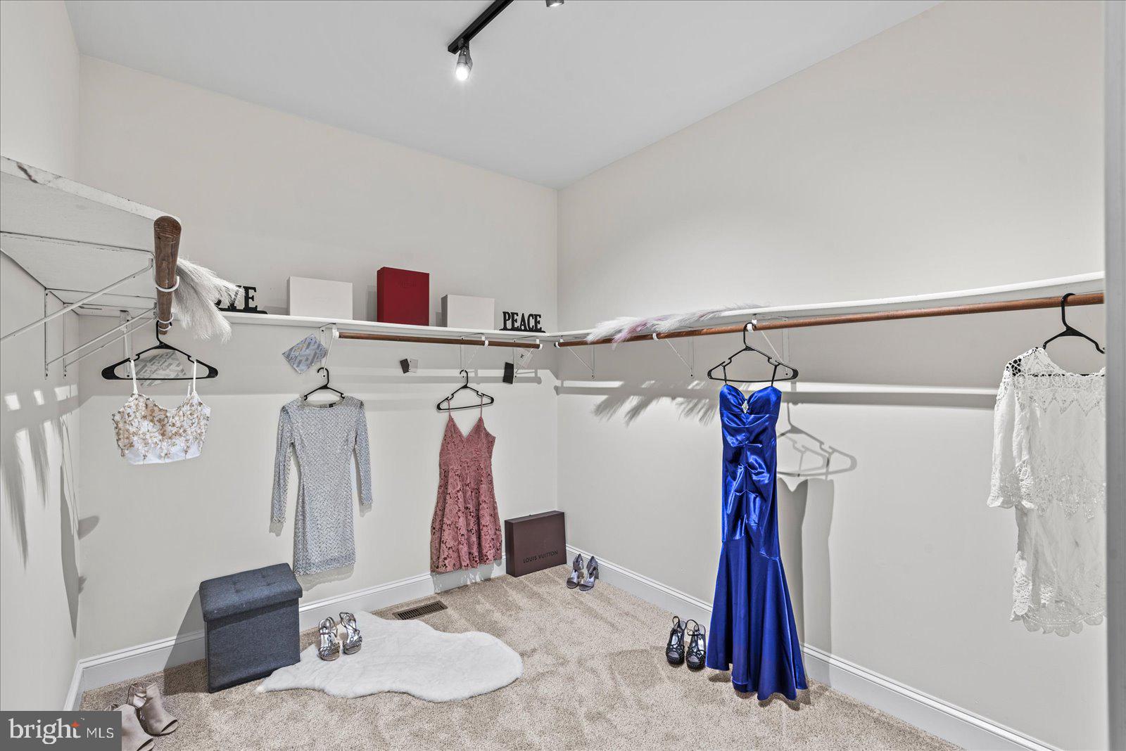 SLEEPY HOLLOW - Residential