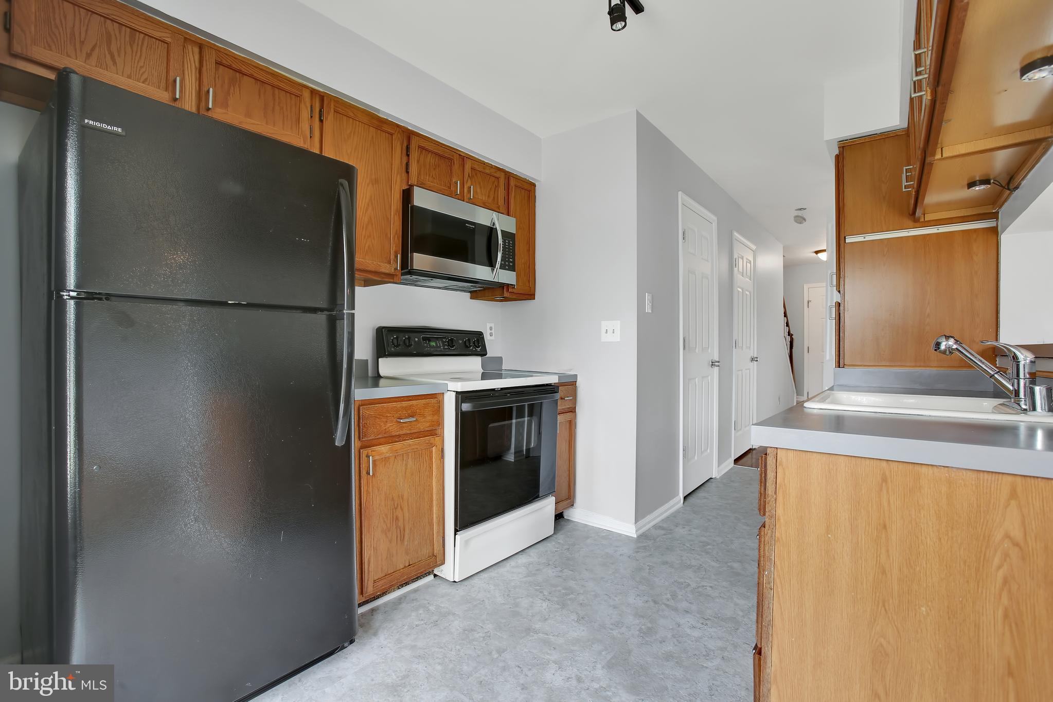 CONSTANT FRIENDSHIP - Residential