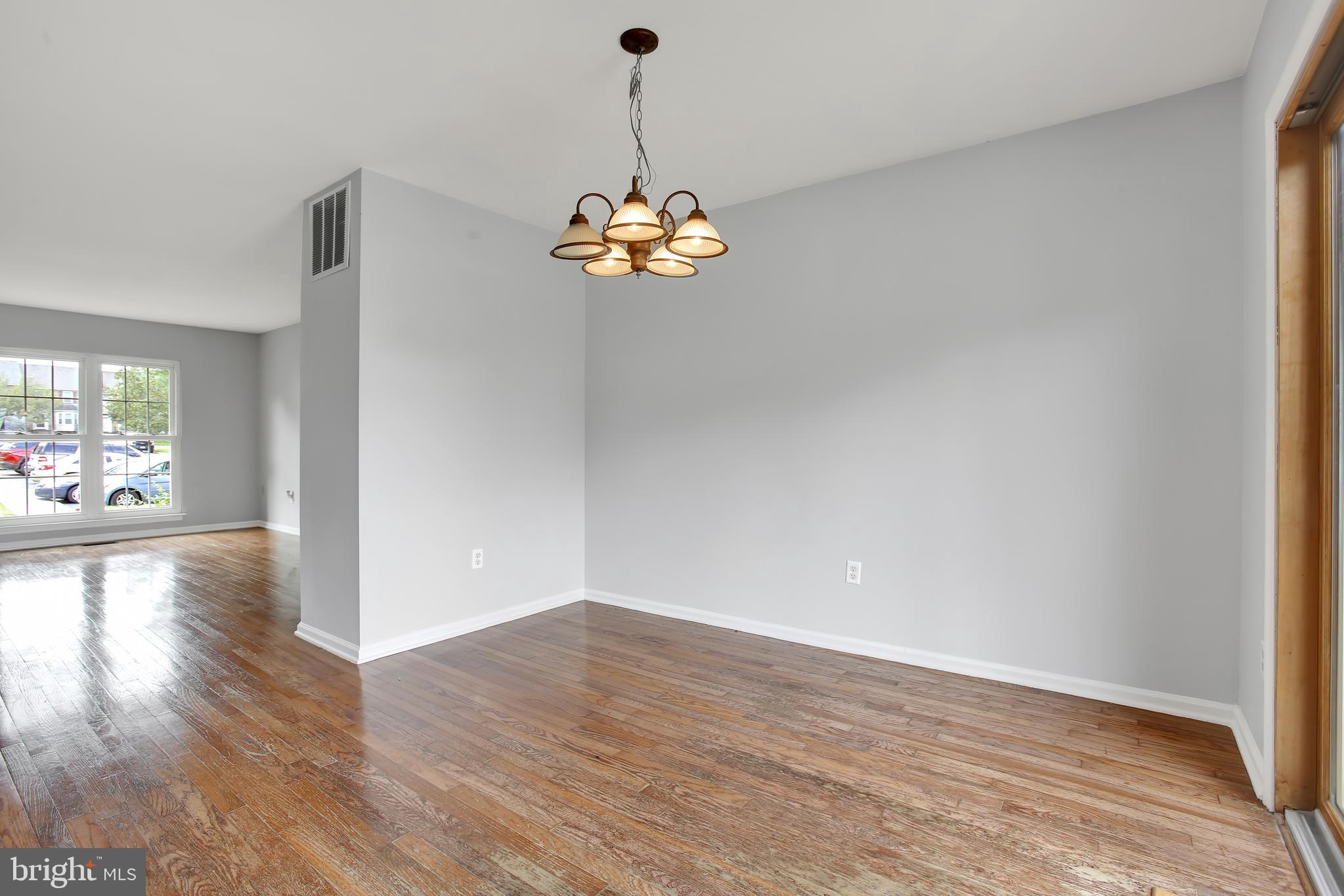 CONSTANT FRIENDSHIP - Residential