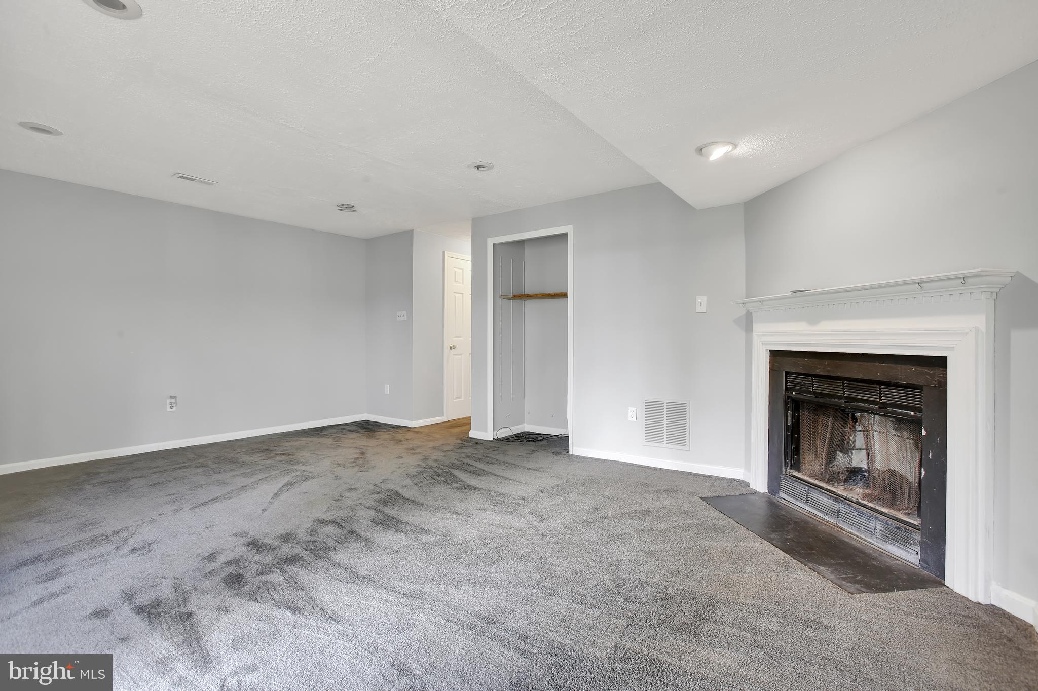 CONSTANT FRIENDSHIP - Residential