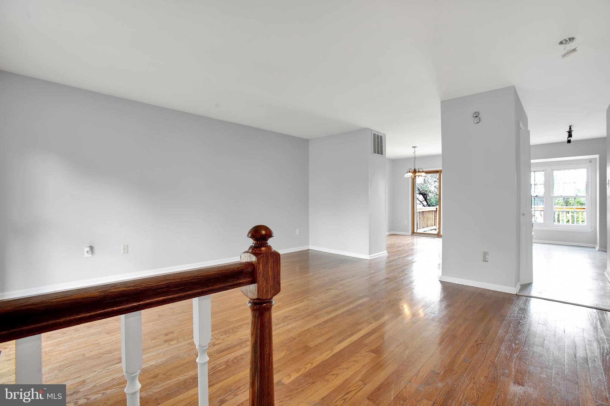 CONSTANT FRIENDSHIP - Residential