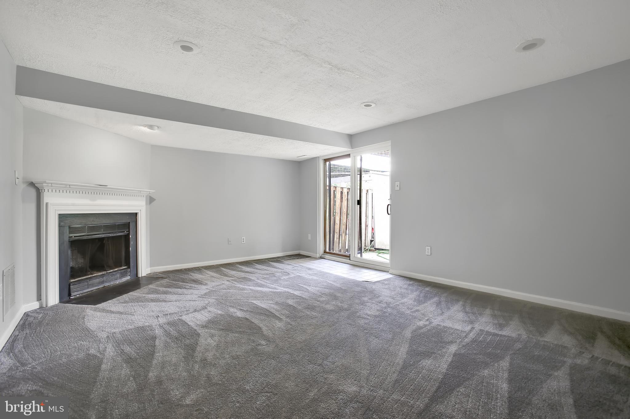 CONSTANT FRIENDSHIP - Residential