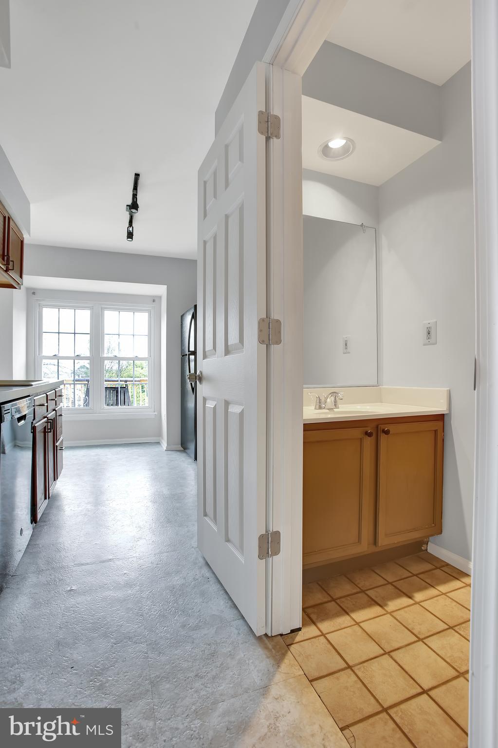 CONSTANT FRIENDSHIP - Residential