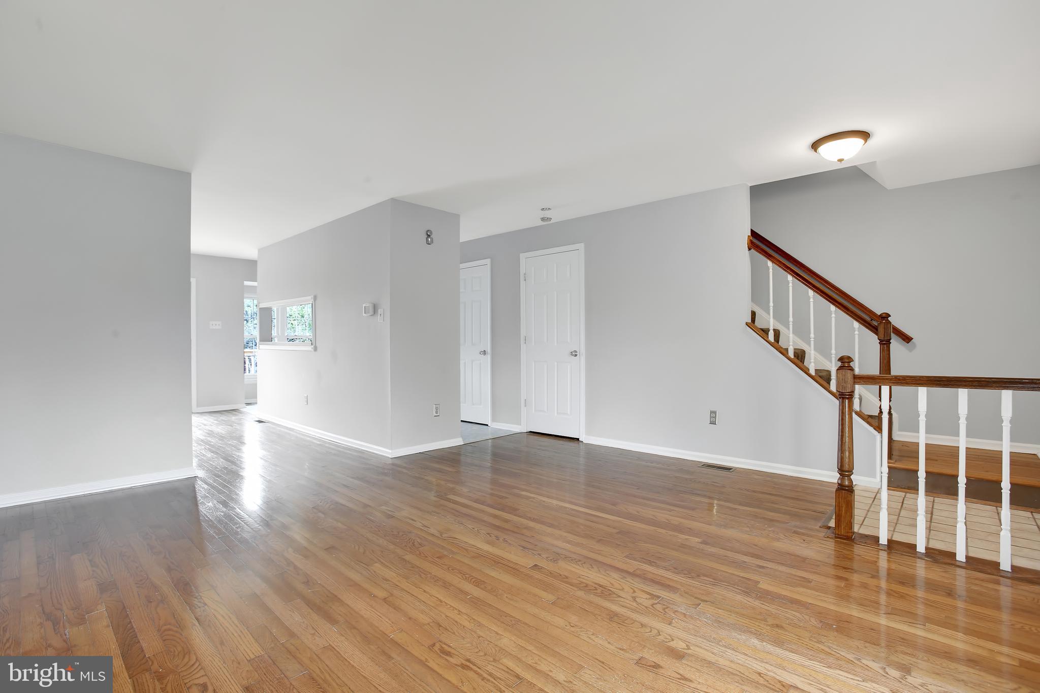 CONSTANT FRIENDSHIP - Residential