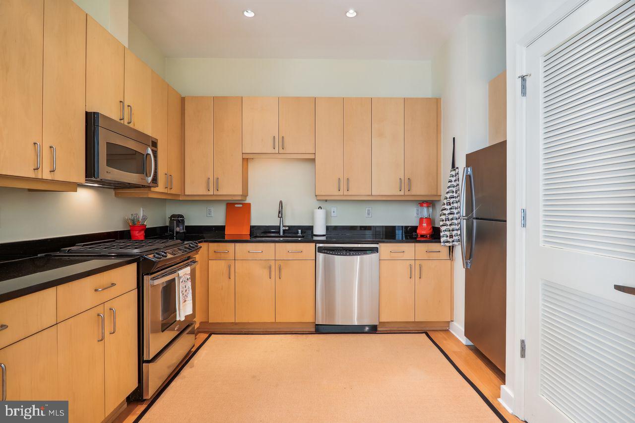 675 E STREET NW 250