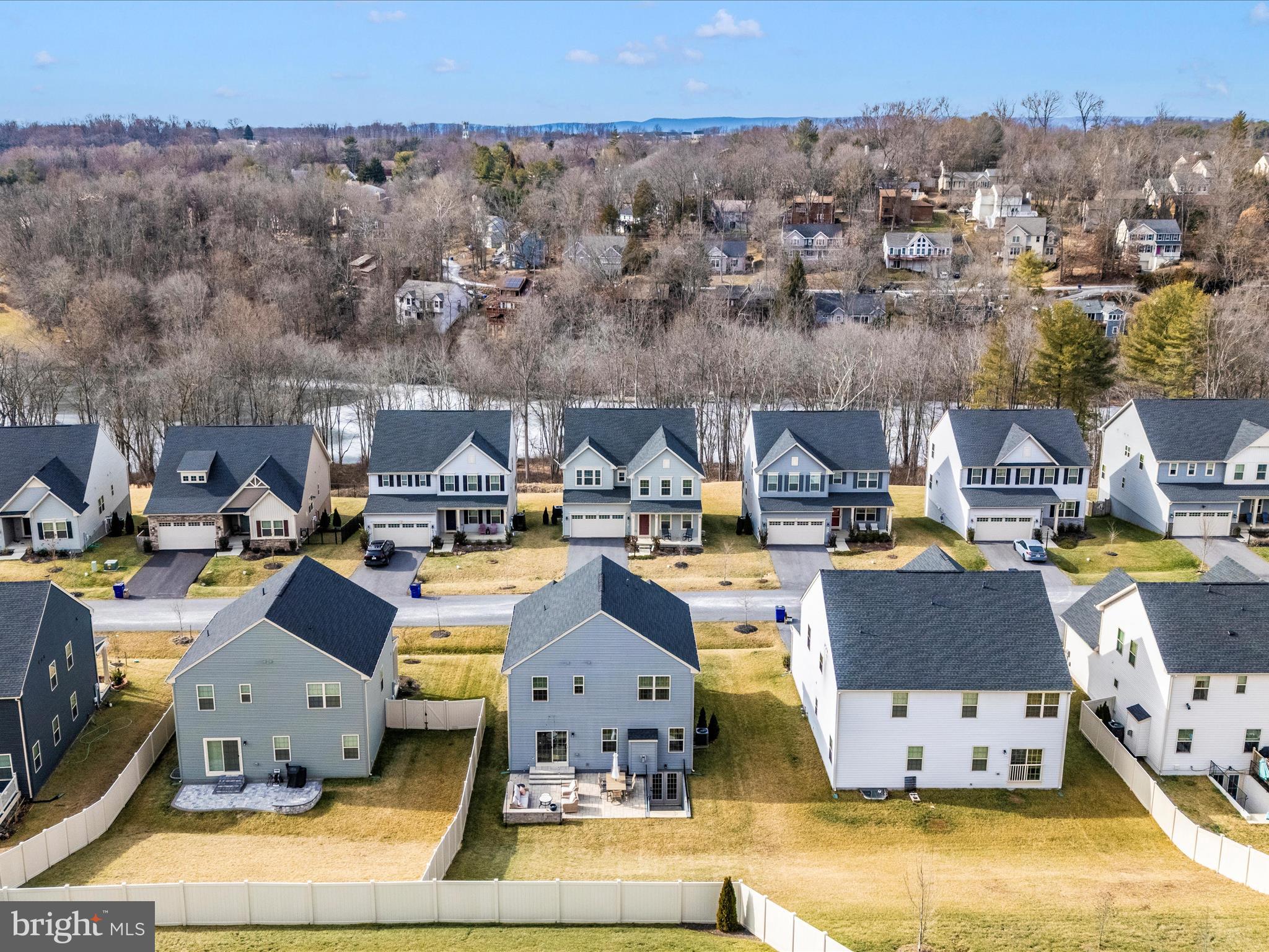 LAKE LINGANORE - Residential