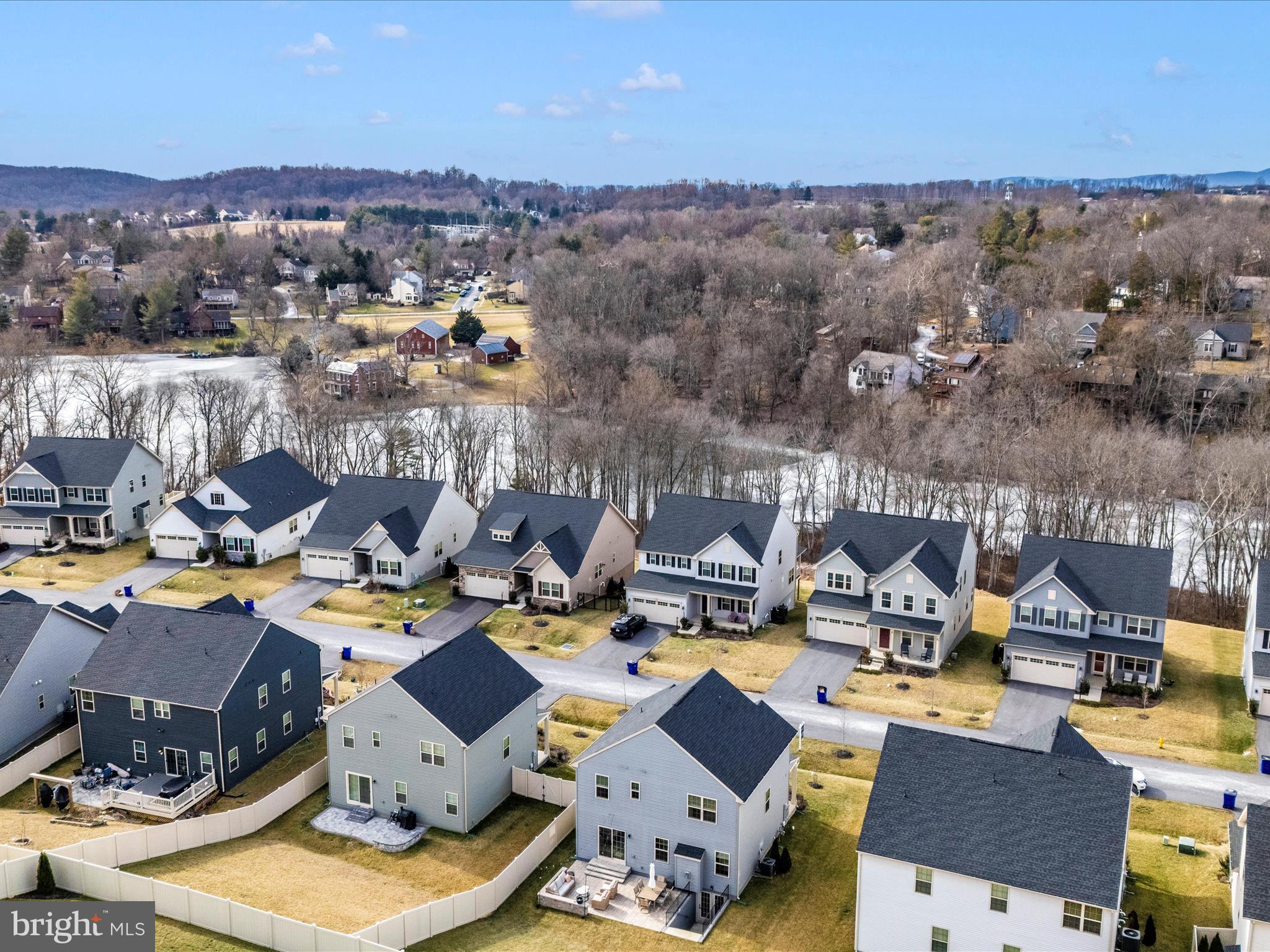 LAKE LINGANORE - Residential