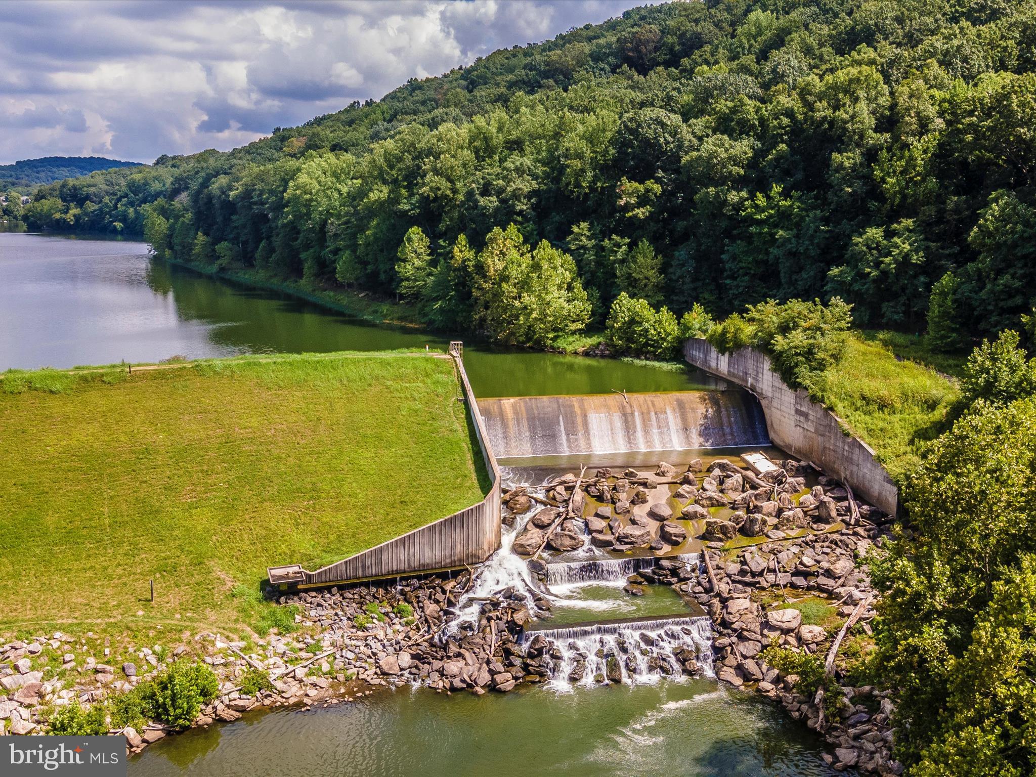 LAKE LINGANORE - Residential