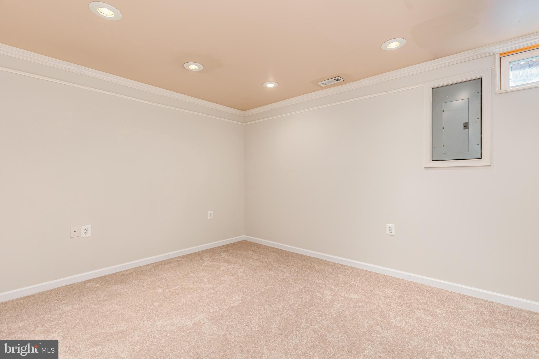 TOWNES AT FAIR LAKES GLEN - Residential Lease