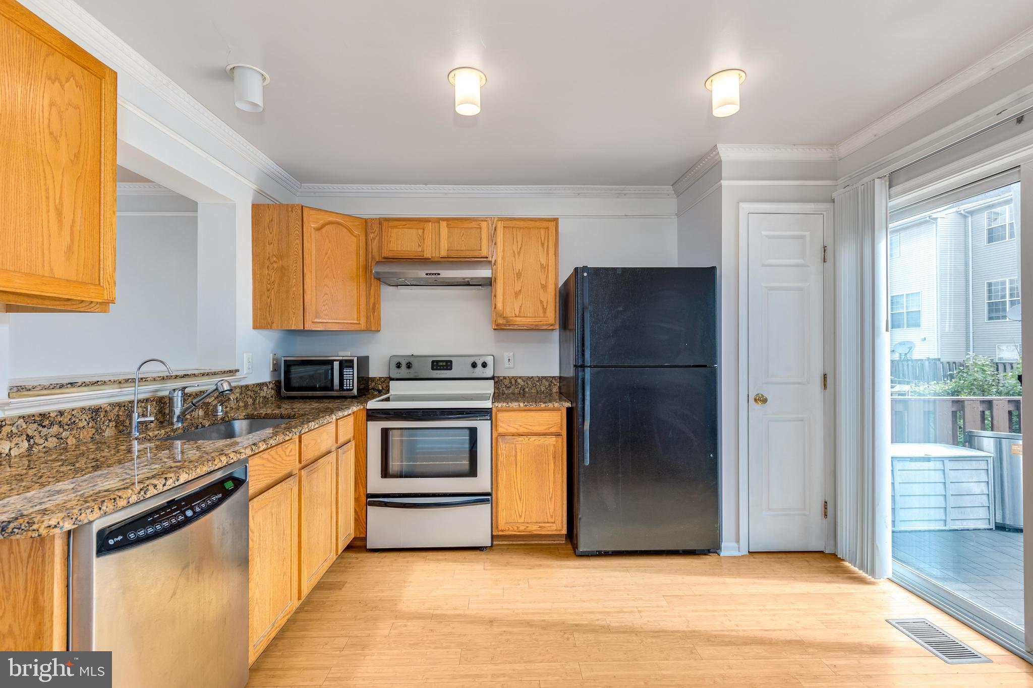 TOWNES AT FAIR LAKES GLEN - Residential Lease