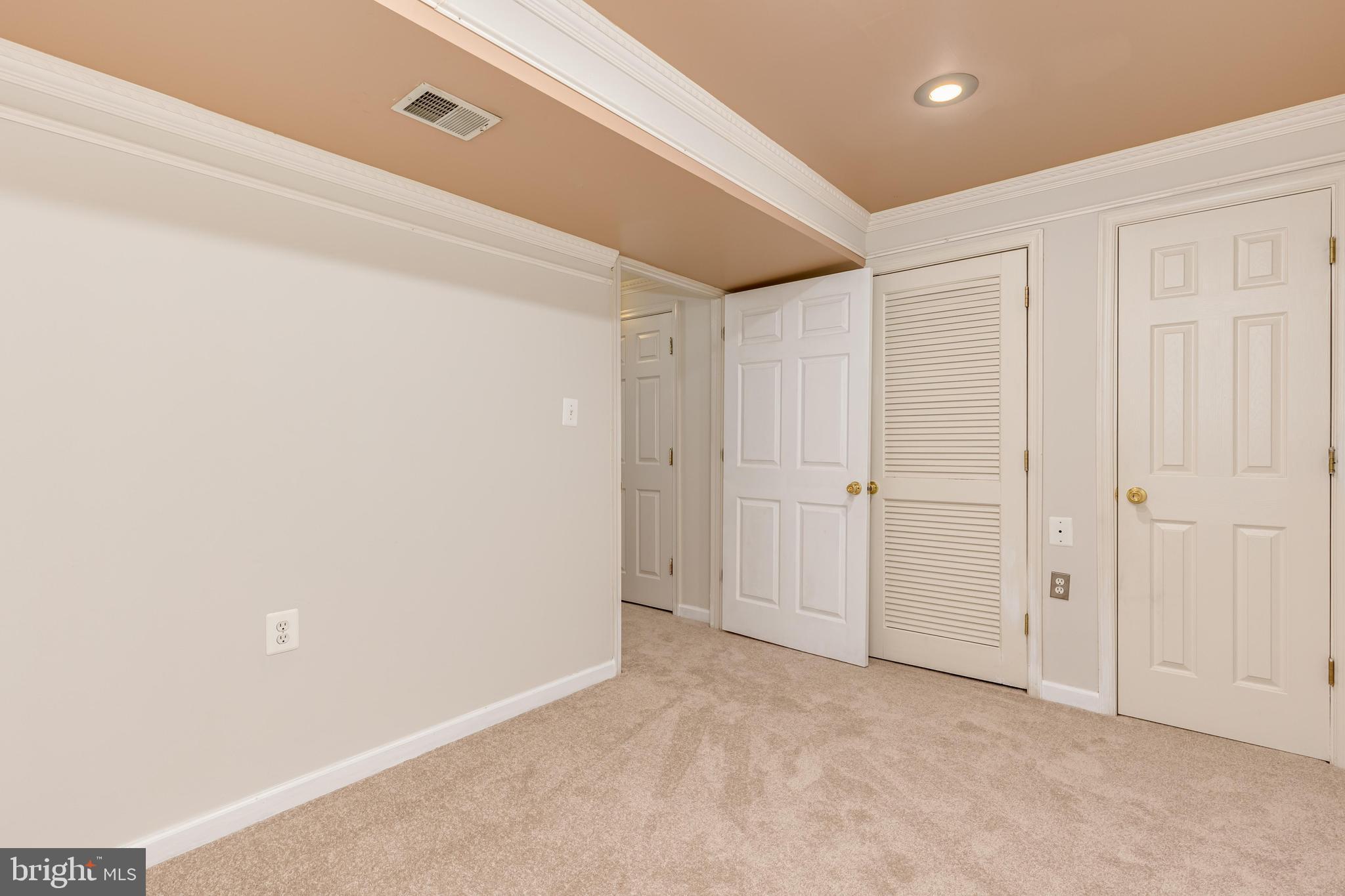 TOWNES AT FAIR LAKES GLEN - Residential Lease