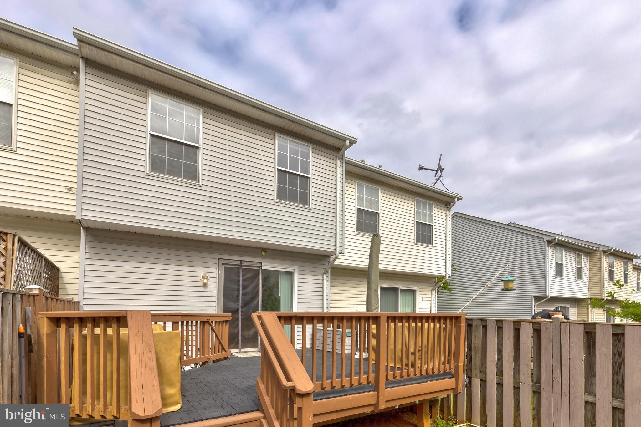 TOWNES AT FAIR LAKES GLEN - Residential Lease