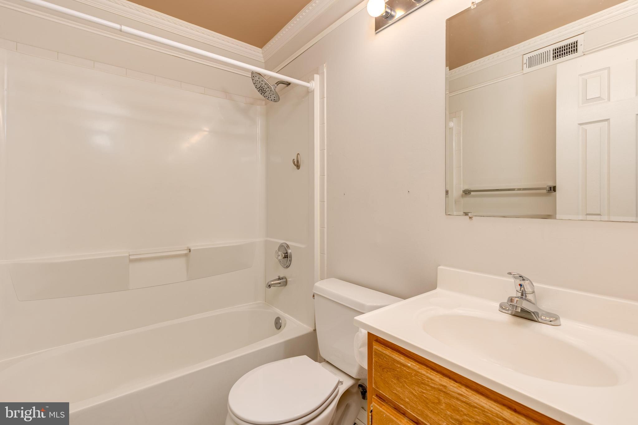 TOWNES AT FAIR LAKES GLEN - Residential Lease