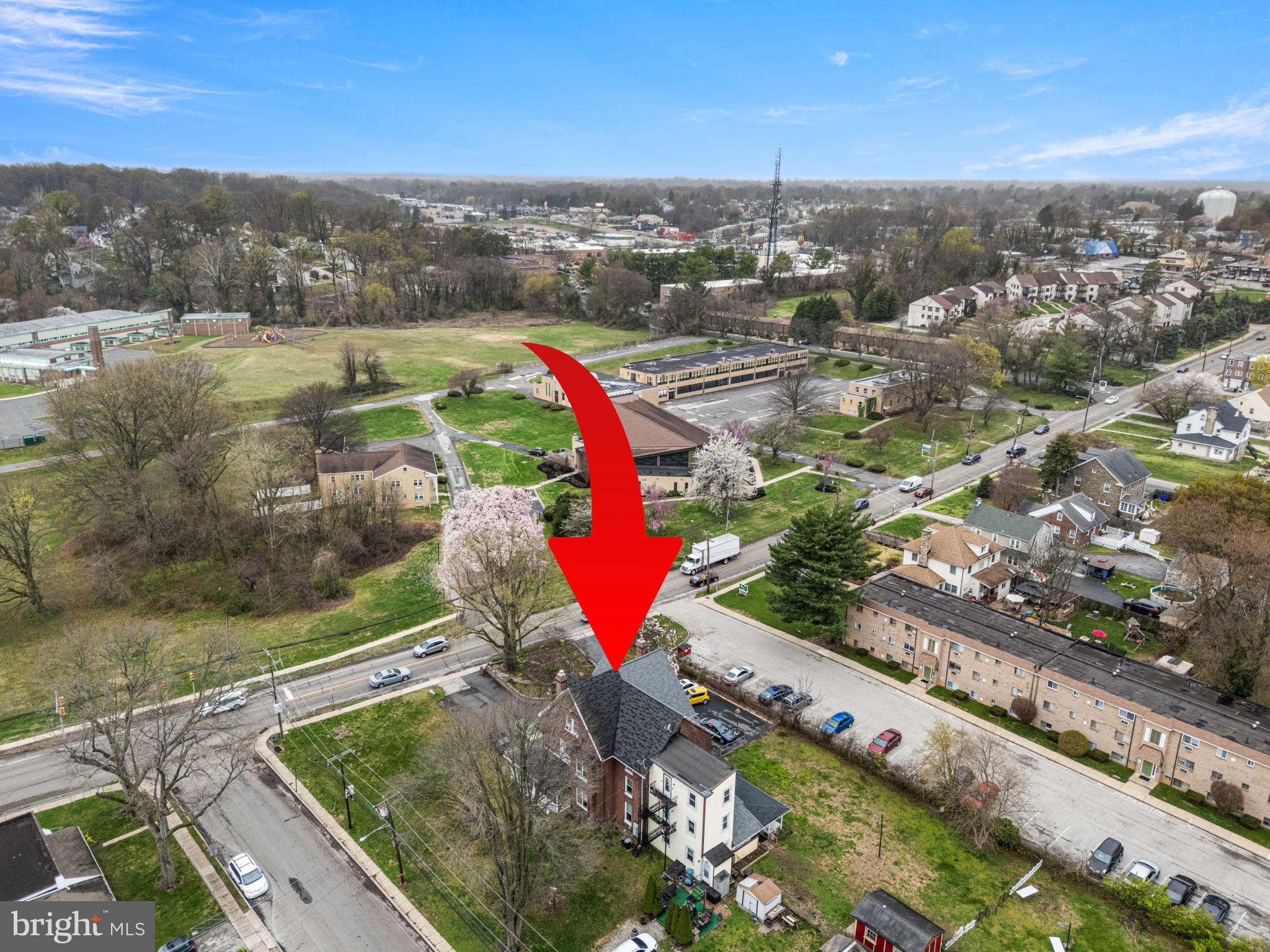 Main image without alt text