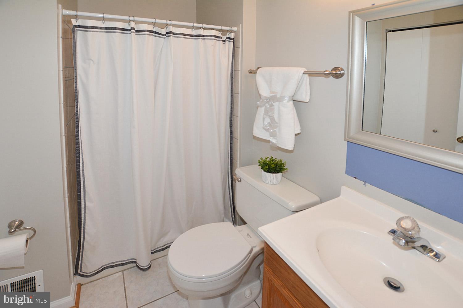 PINEWOOD STATION - Residential Lease