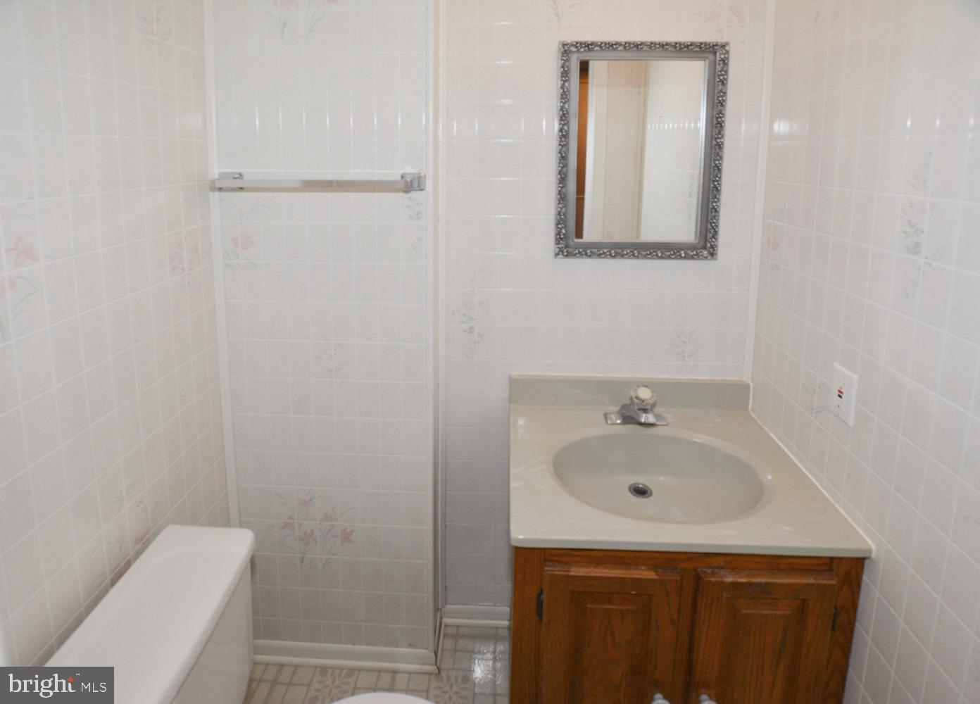 PINEWOOD STATION - Residential Lease