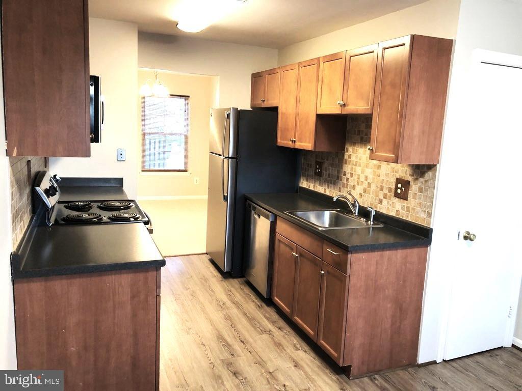 PINEWOOD STATION - Residential Lease