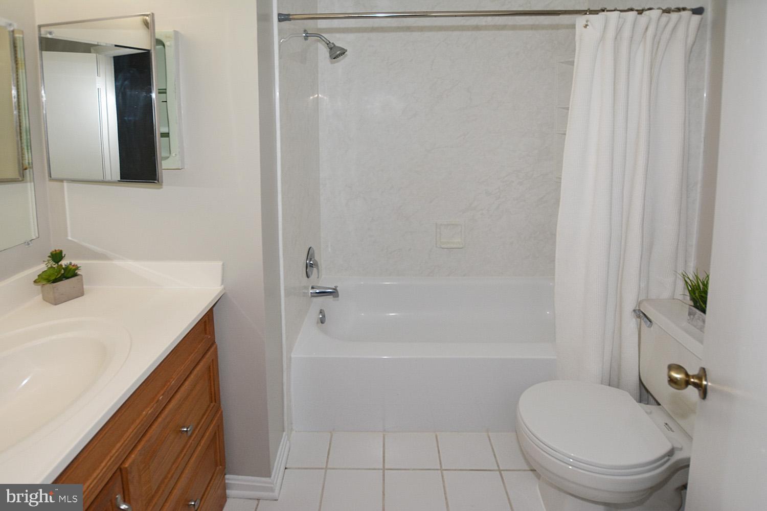 PINEWOOD STATION - Residential Lease