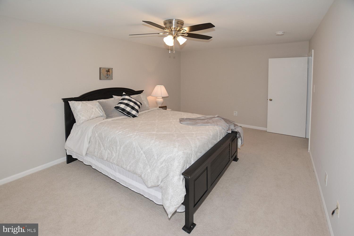 PINEWOOD STATION - Residential Lease