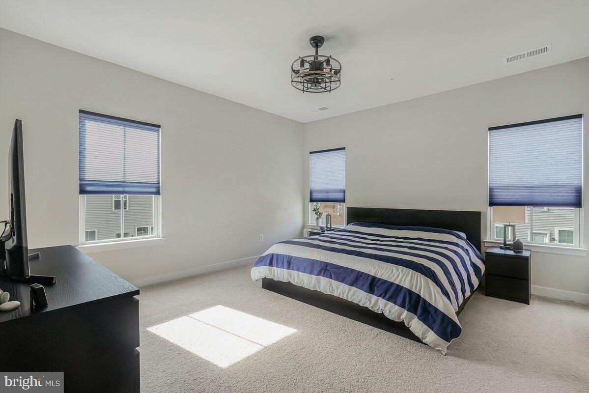 WESTCHESTER SQUARE - Residential