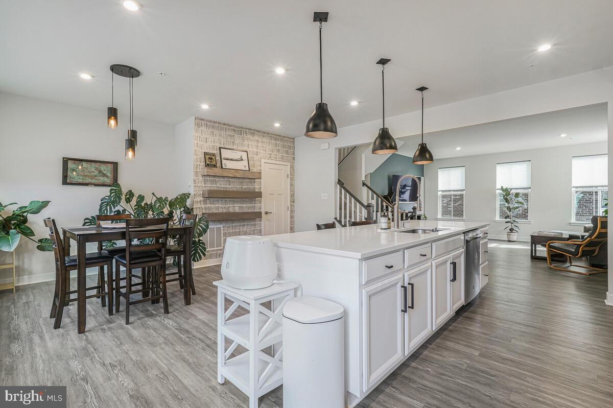 WESTCHESTER SQUARE - Residential