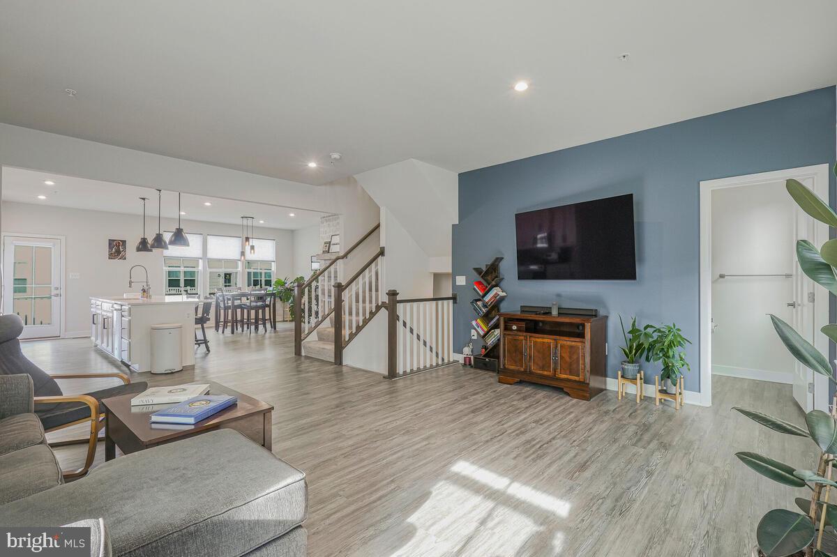 WESTCHESTER SQUARE - Residential