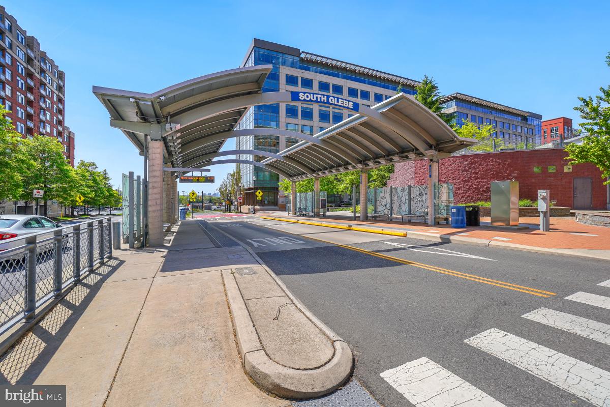 ECLIPSE ON CENTER PARK - Residential