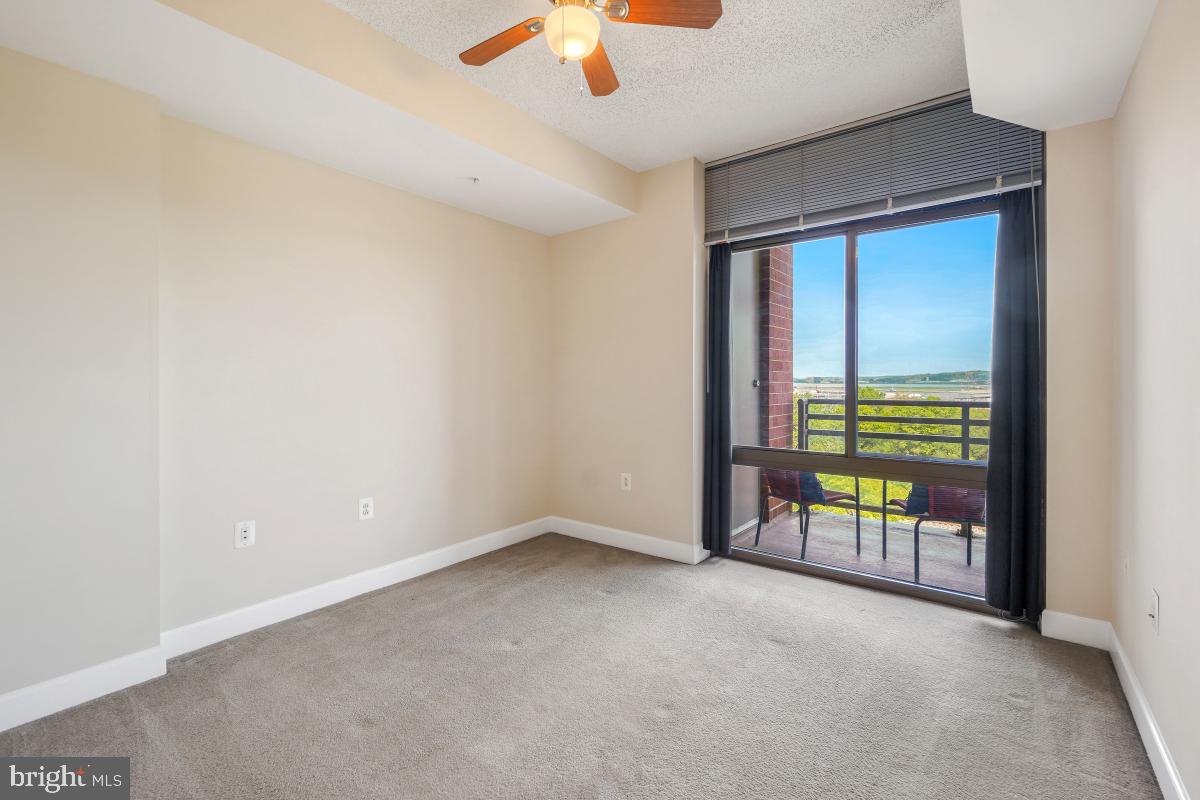 ECLIPSE ON CENTER PARK - Residential