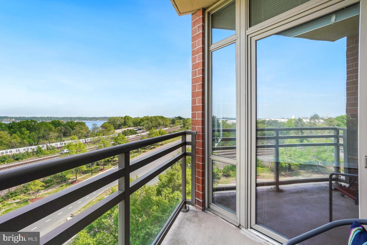 ECLIPSE ON CENTER PARK - Residential