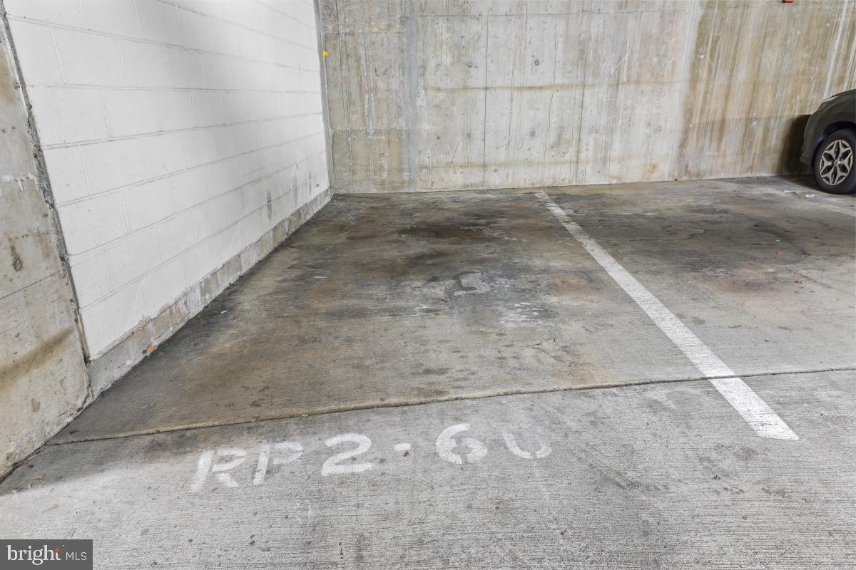 ECLIPSE ON CENTER PARK - Residential