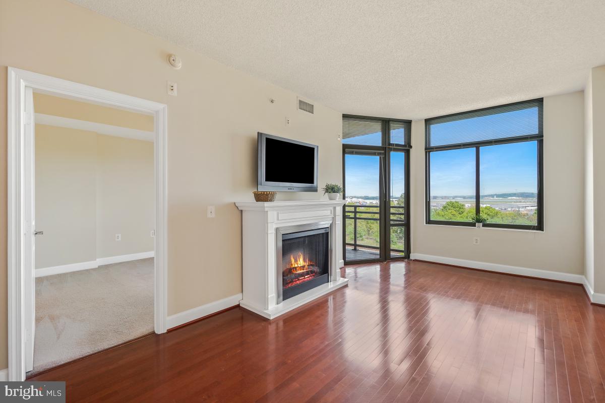 ECLIPSE ON CENTER PARK - Residential