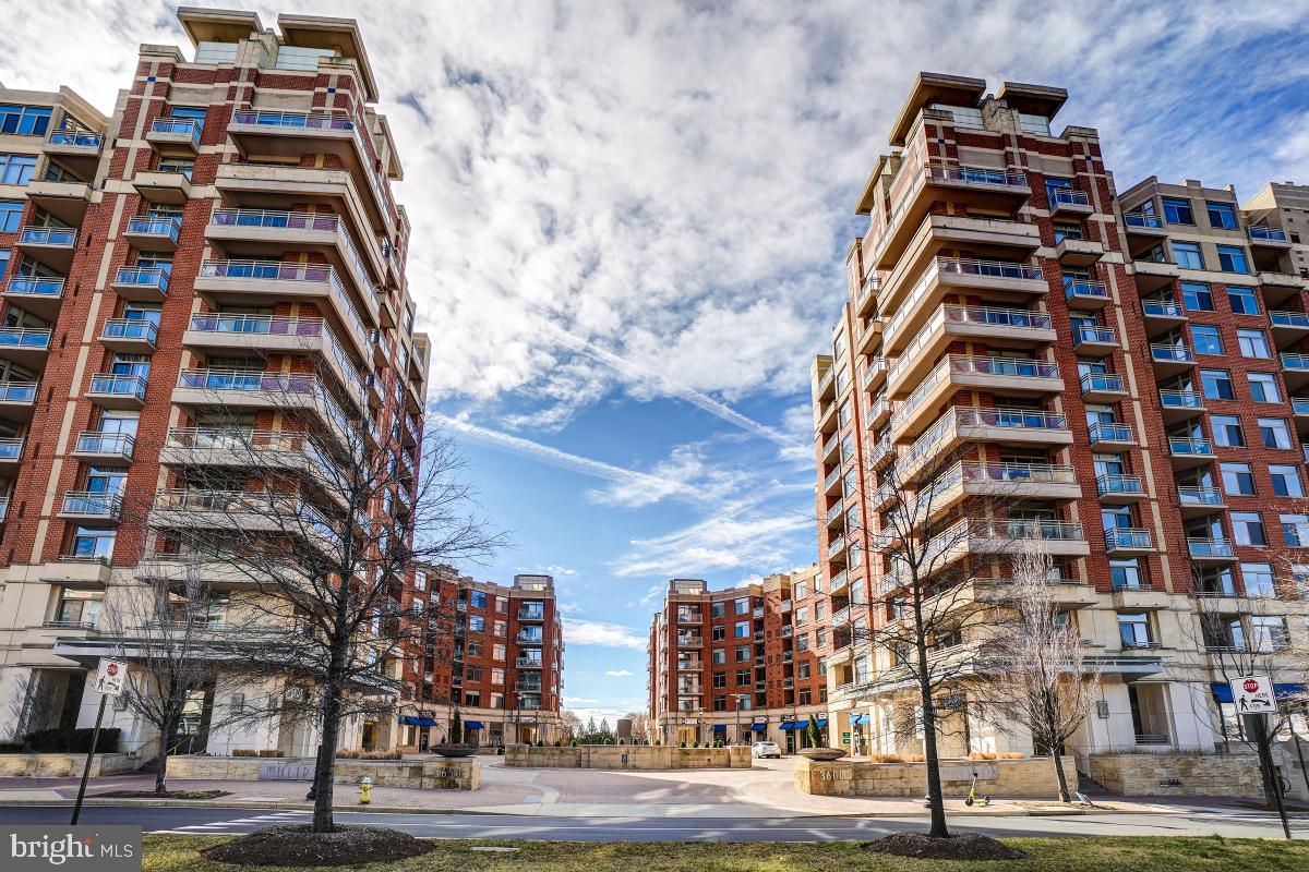 ECLIPSE ON CENTER PARK - Residential