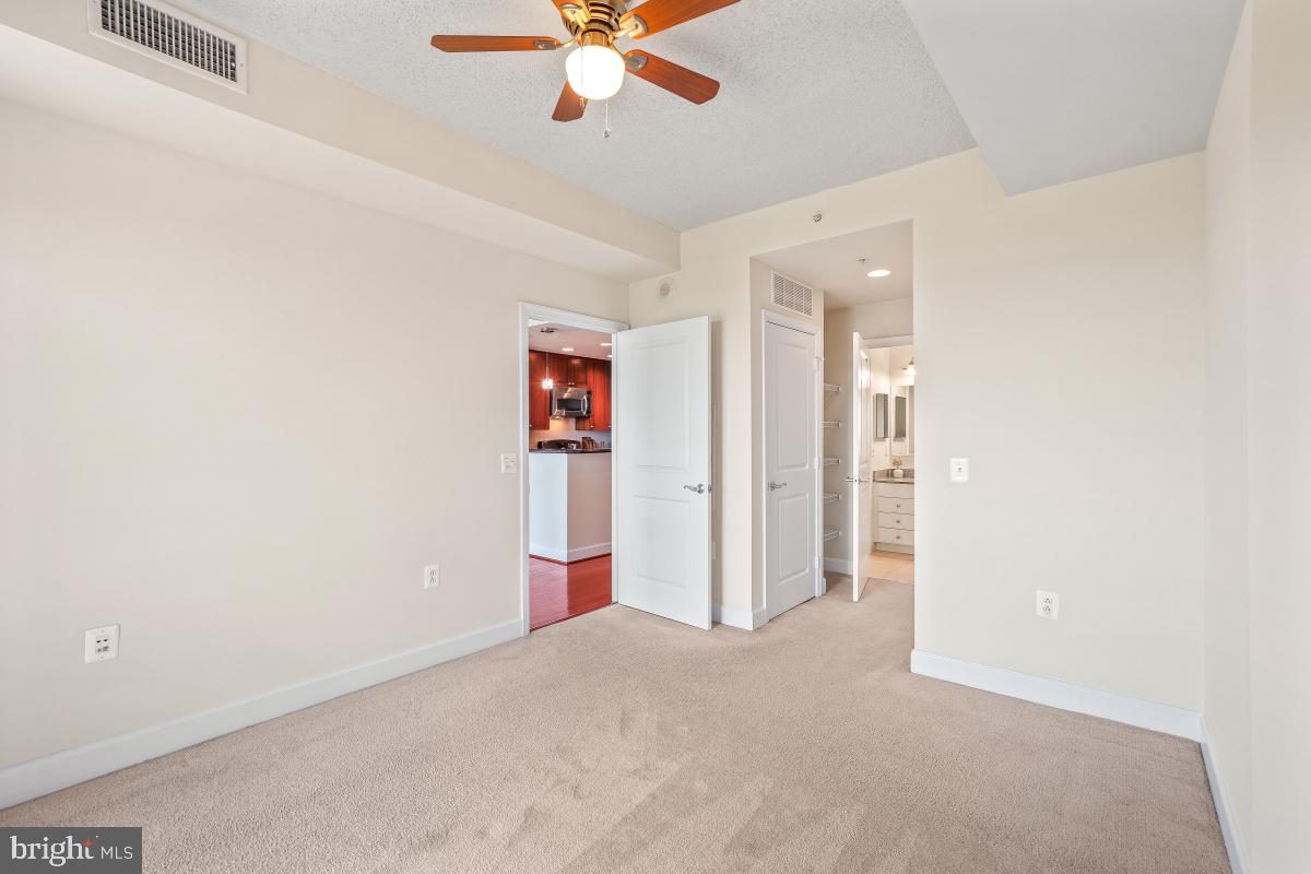 ECLIPSE ON CENTER PARK - Residential