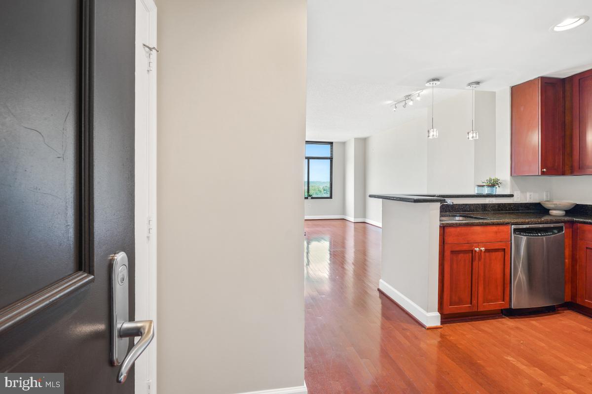 3650 S GLEBE ROAD 555