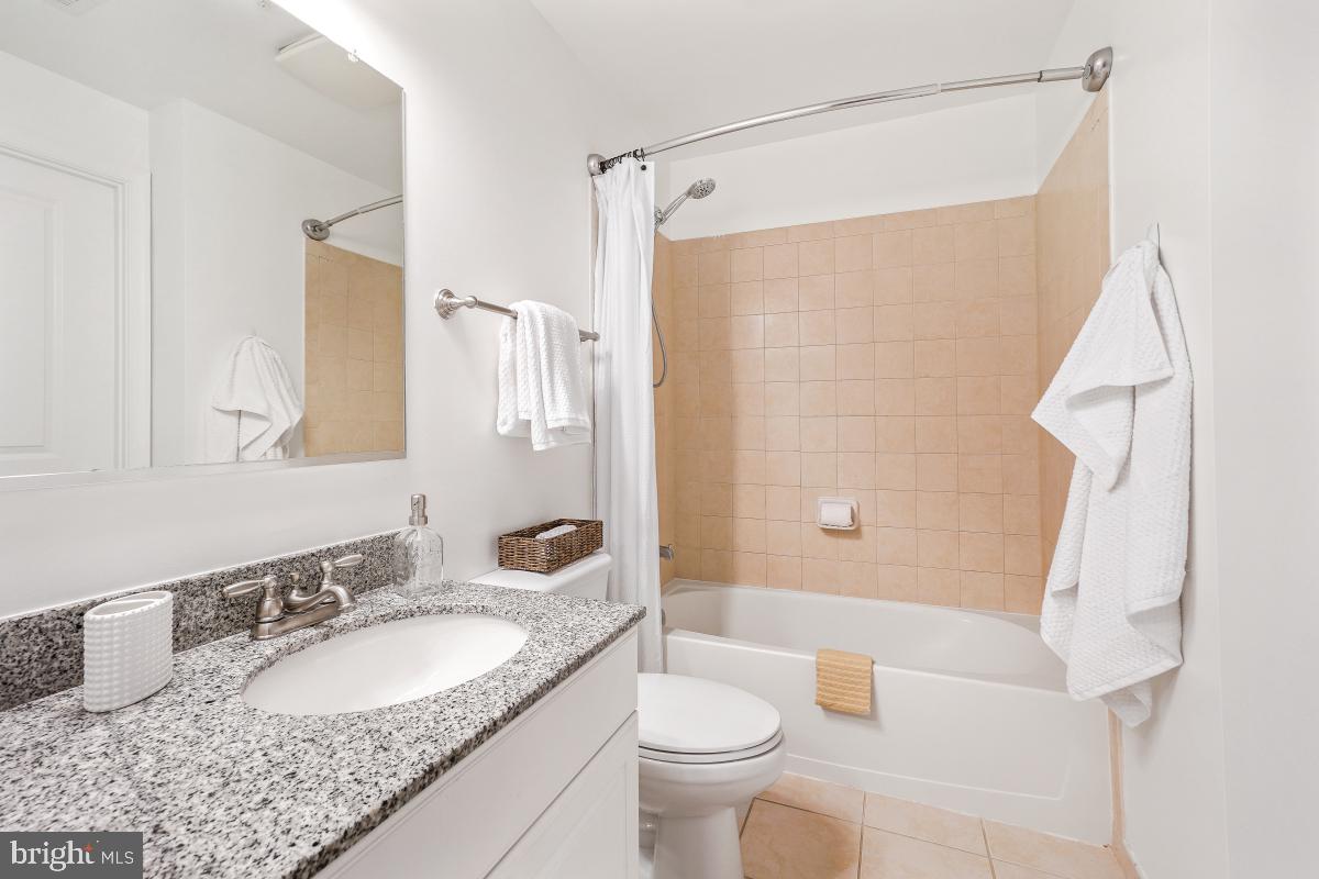 ECLIPSE ON CENTER PARK - Residential