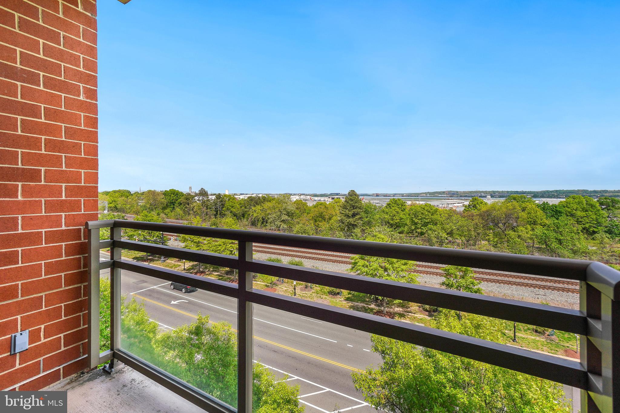 ECLIPSE ON CENTER PARK - Residential