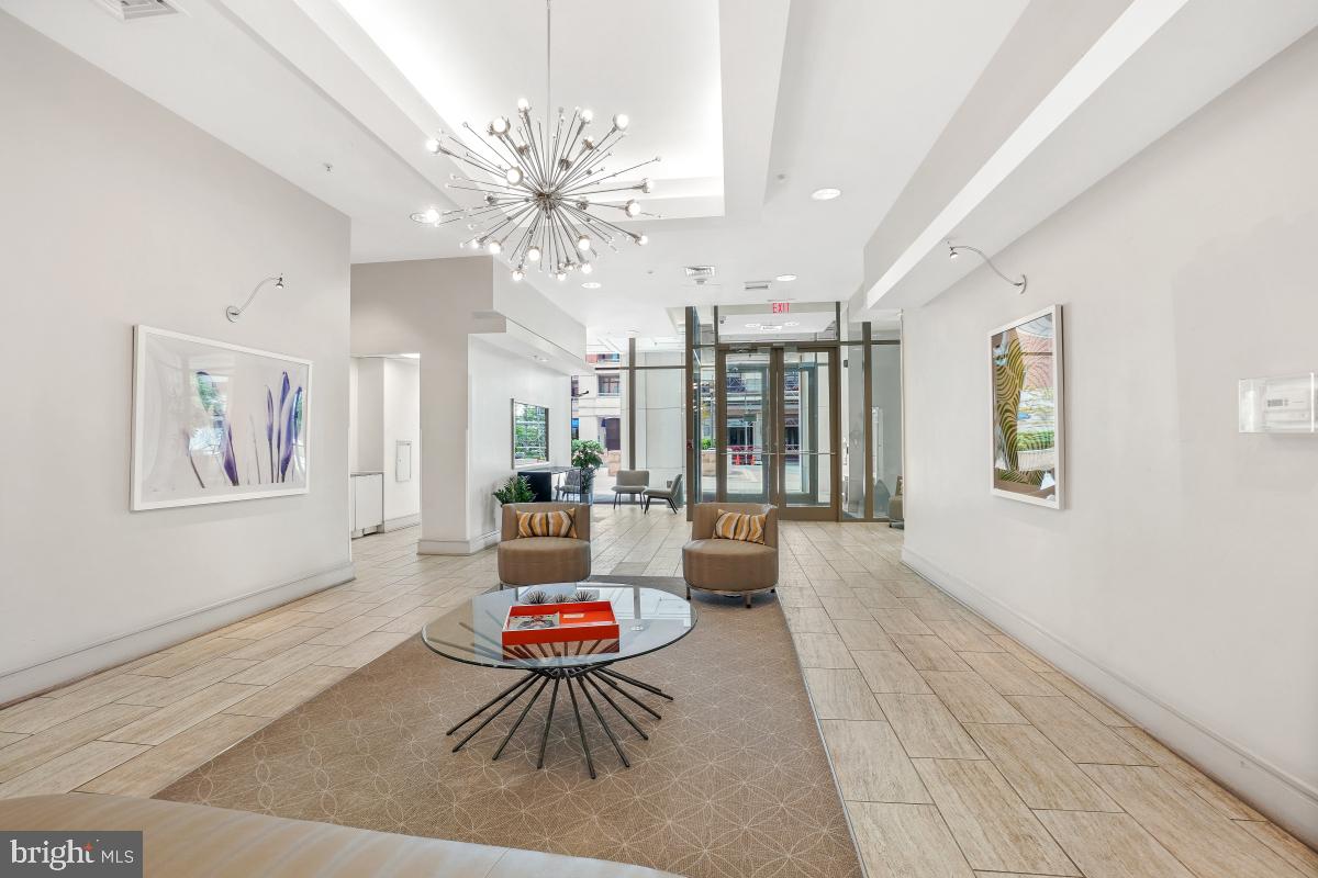 ECLIPSE ON CENTER PARK - Residential