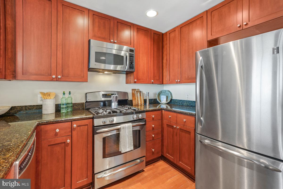 ECLIPSE ON CENTER PARK - Residential