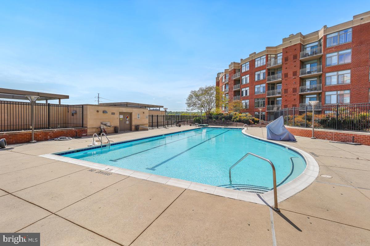 ECLIPSE ON CENTER PARK - Residential