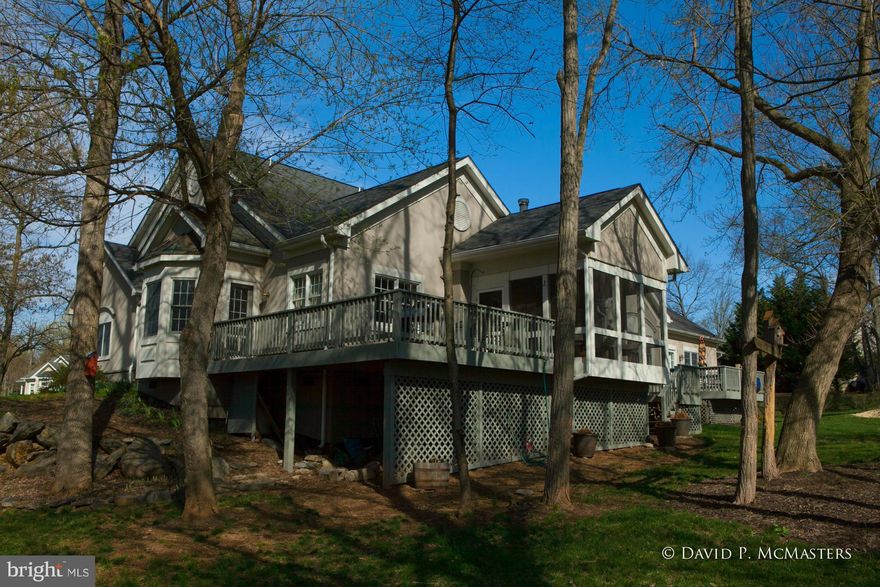 Spacious, attractive, beautifully maintained villa on the golf course in Cress Creek Country Club neighborhood.Active community life.  Members can swim, tennis, dine, golf, etc. I mile to Shepherdstown or Potomac River. Hardwood, ceramic tile floors, granite counters, lots of windows. 9 ft ceilings, screened porch connects to big deck. GREAT TREES! Private unit. Library/extra BR with bookcases.