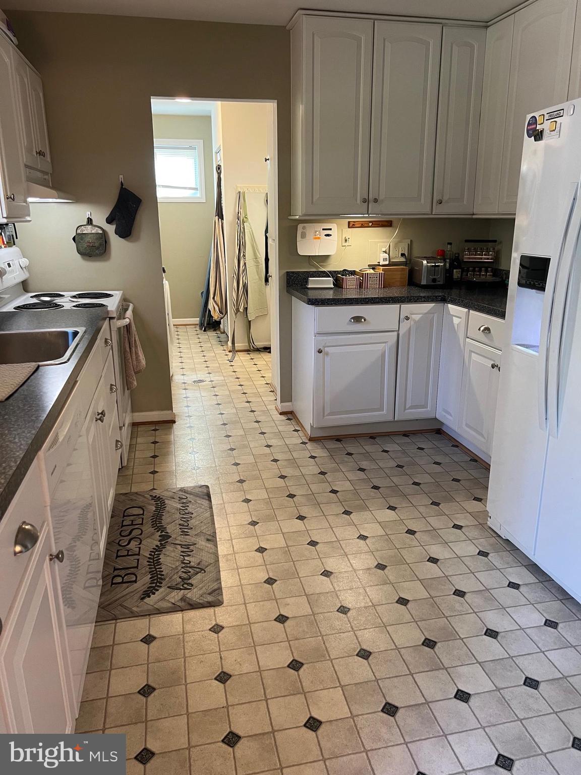 PARKWOOD - Residential Lease