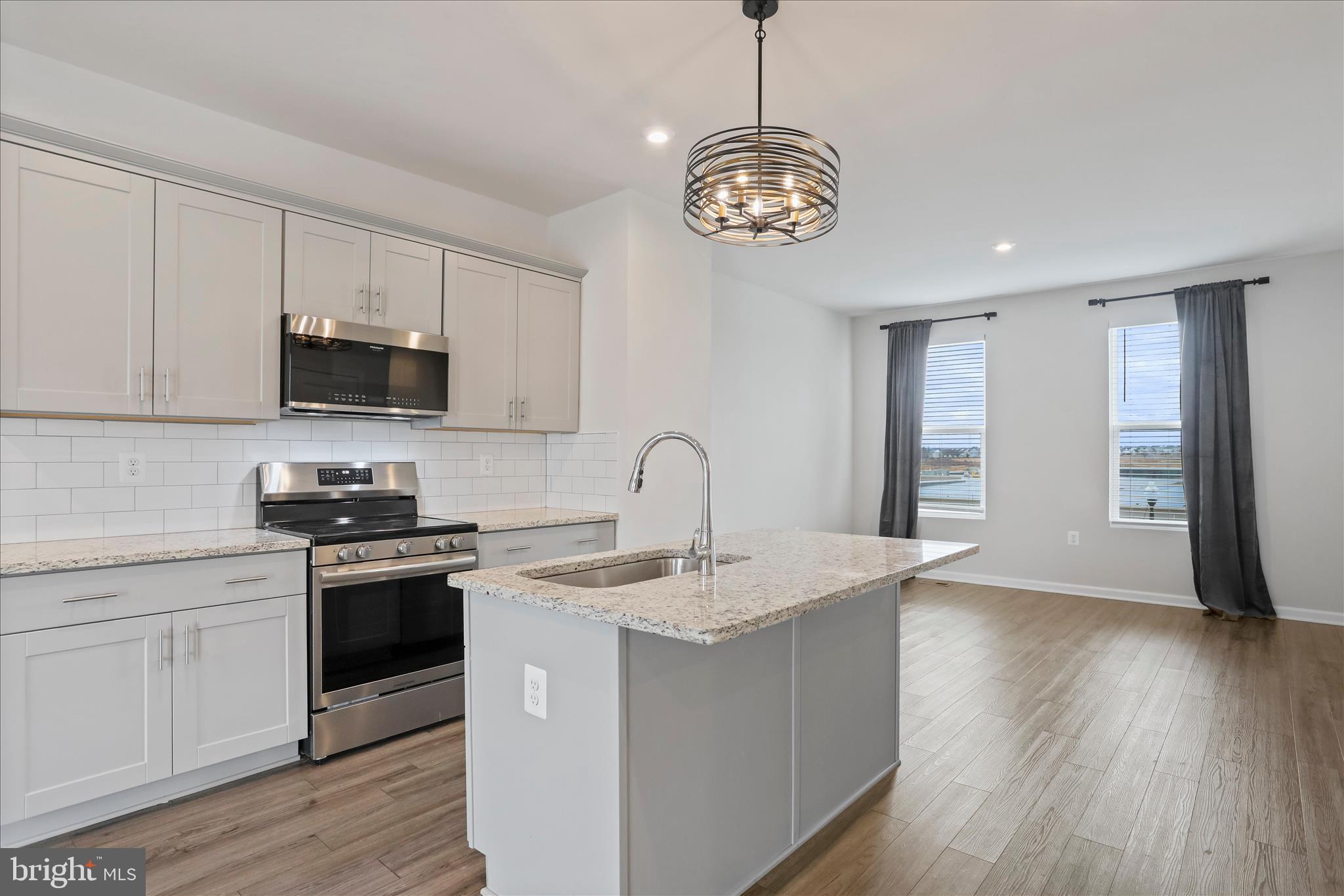 PRESIDENTS POINTE - Residential