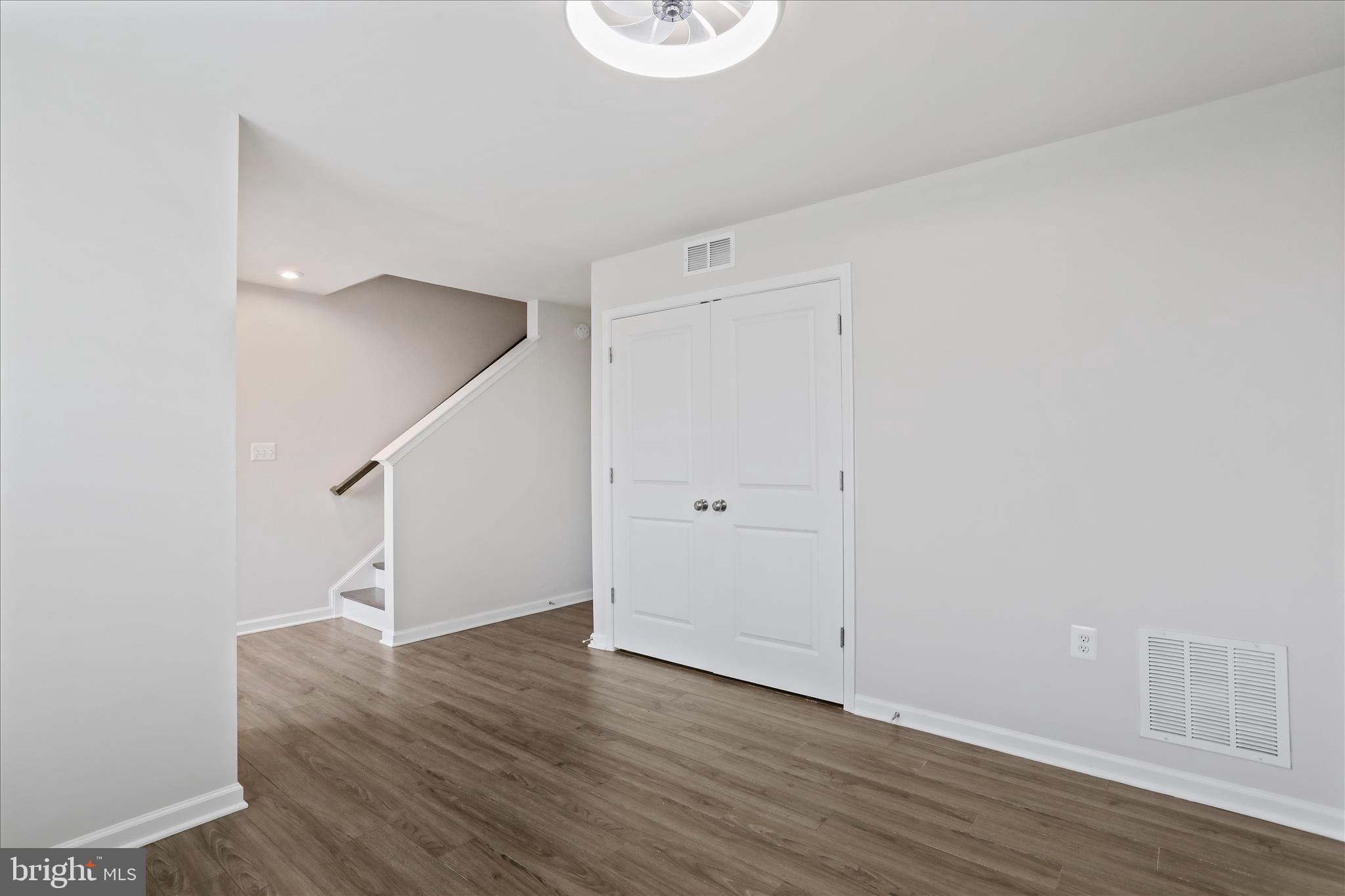 PRESIDENTS POINTE - Residential