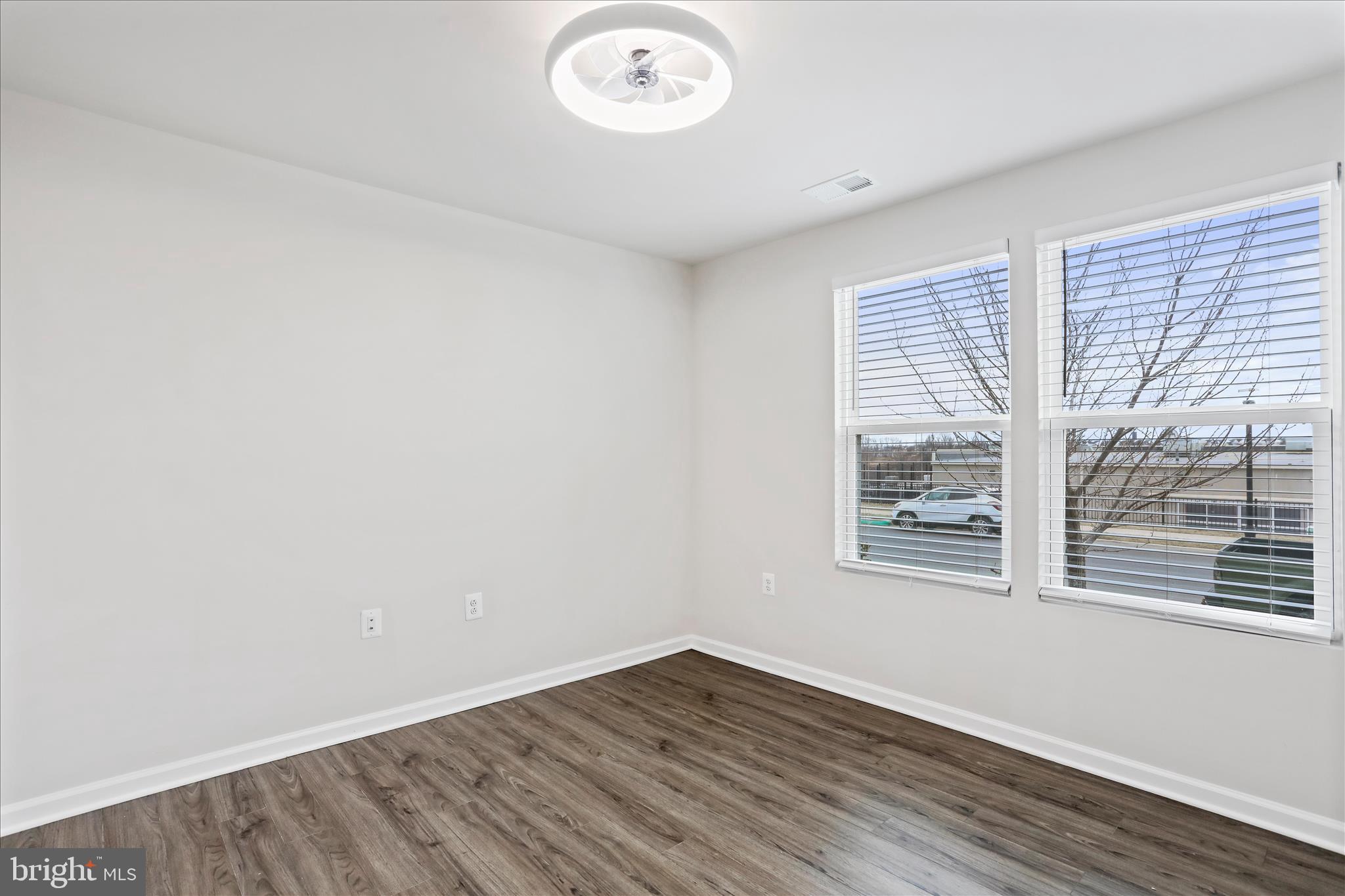 PRESIDENTS POINTE - Residential