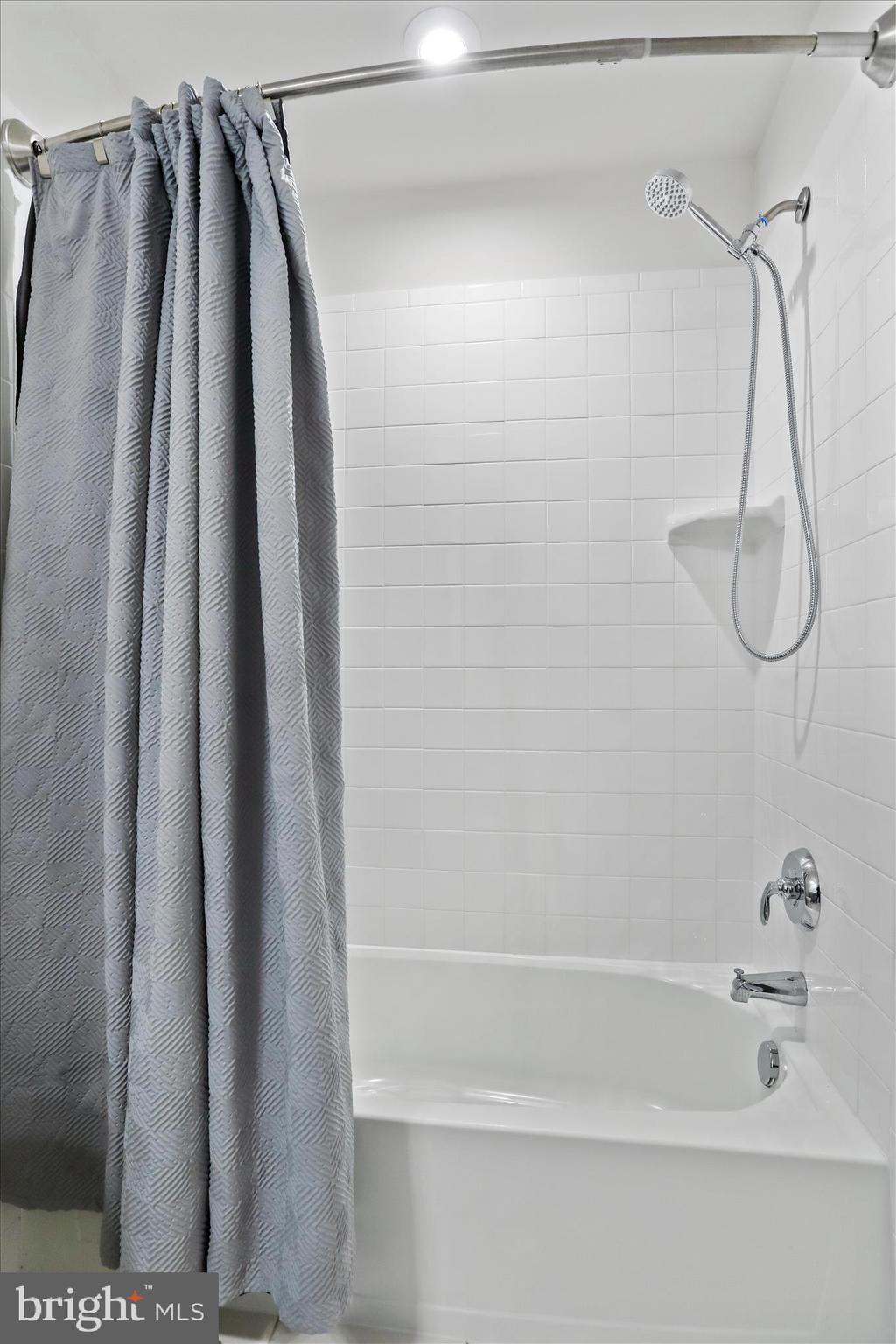 PRESIDENTS POINTE - Residential