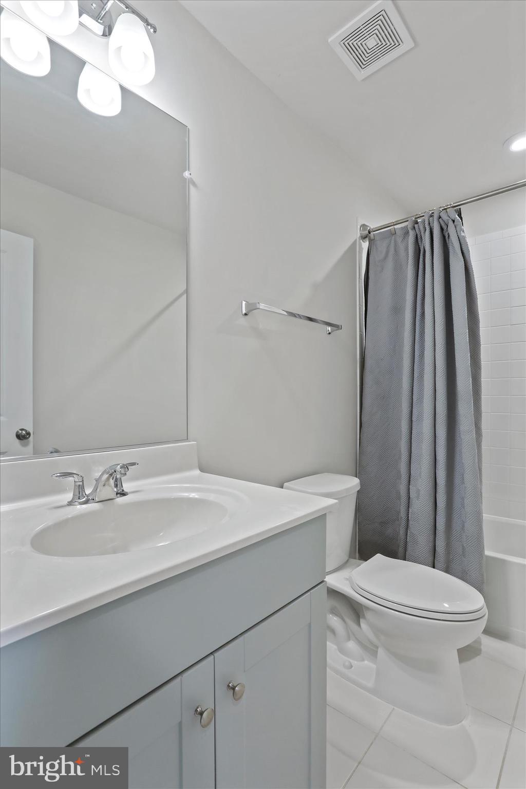 PRESIDENTS POINTE - Residential