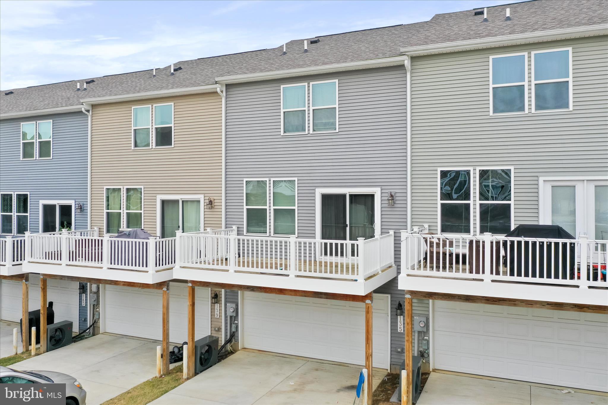 PRESIDENTS POINTE - Residential