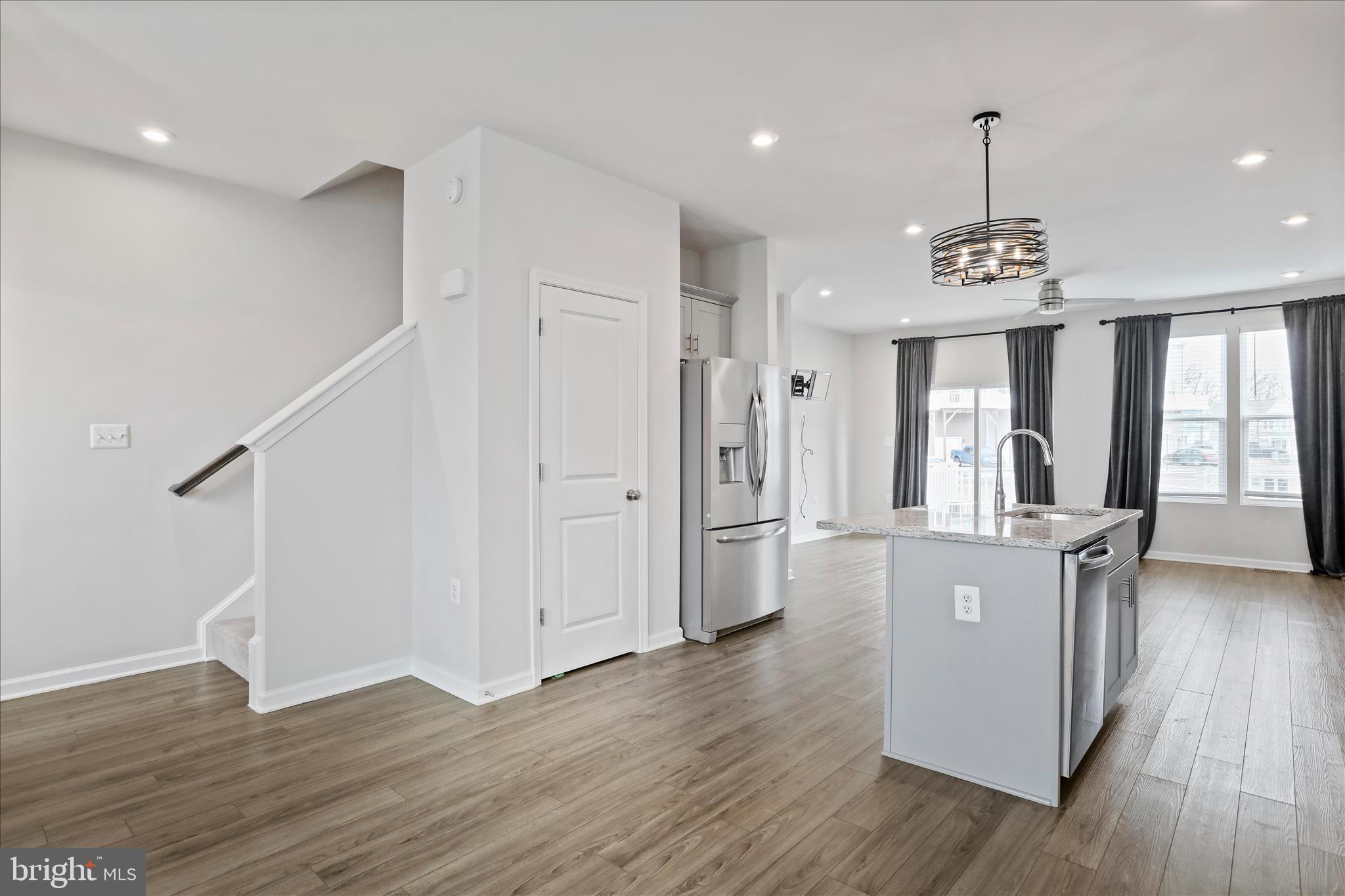 PRESIDENTS POINTE - Residential